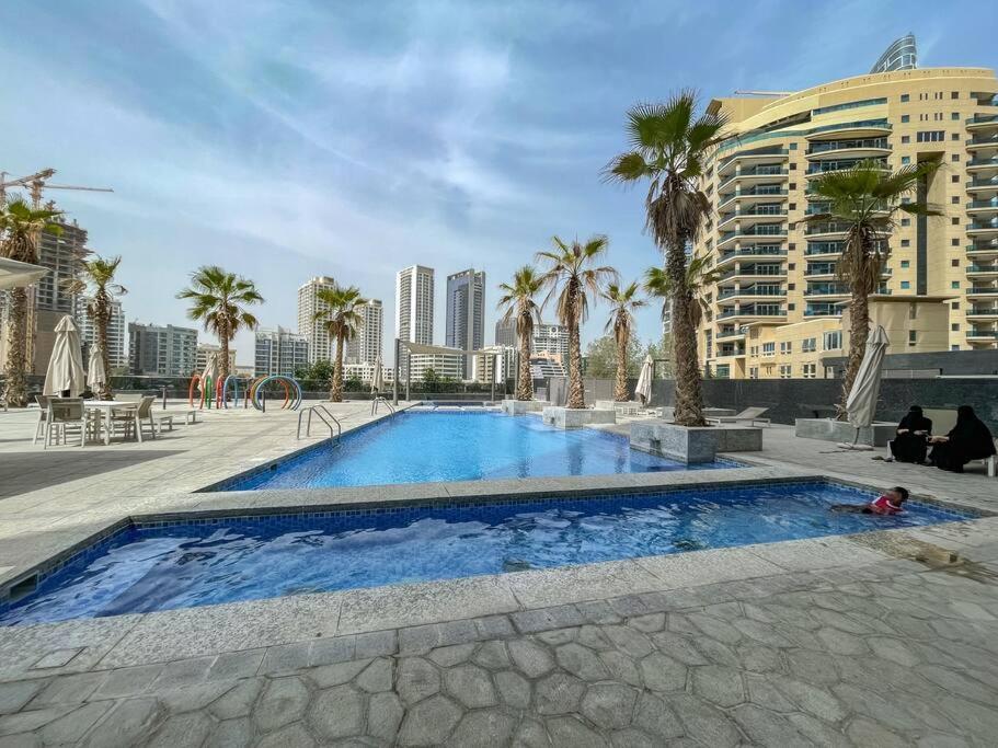 Cozy Studio In Sparkle Tower Jbr By Suiteable Dubai Dış mekan fotoğraf
