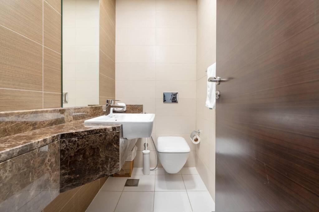 Cozy Studio In Sparkle Tower Jbr By Suiteable Dubai Dış mekan fotoğraf