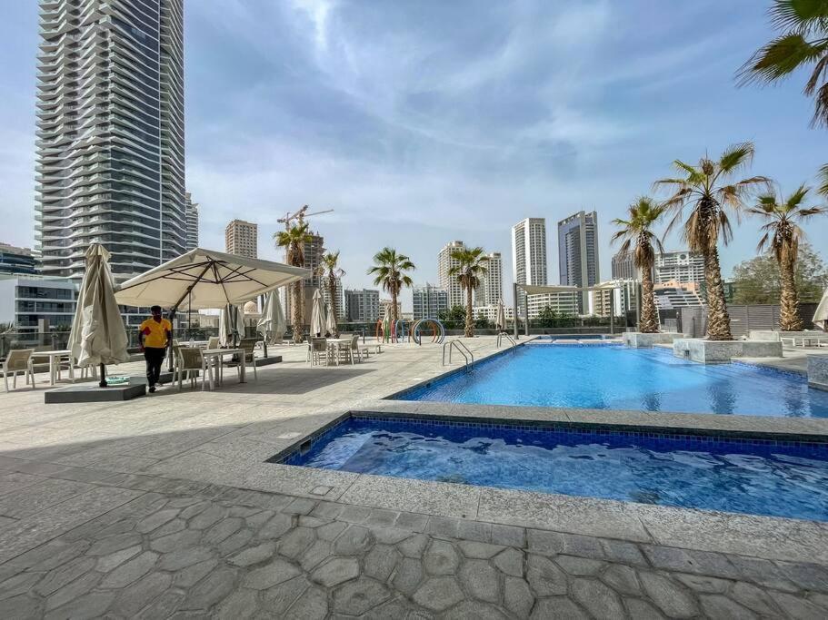 Cozy Studio In Sparkle Tower Jbr By Suiteable Dubai Dış mekan fotoğraf