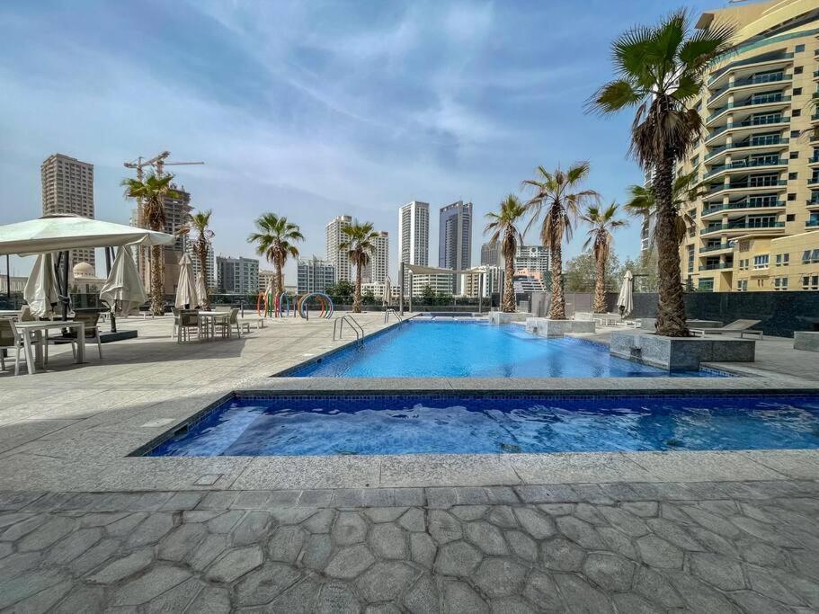 Cozy Studio In Sparkle Tower Jbr By Suiteable Dubai Dış mekan fotoğraf